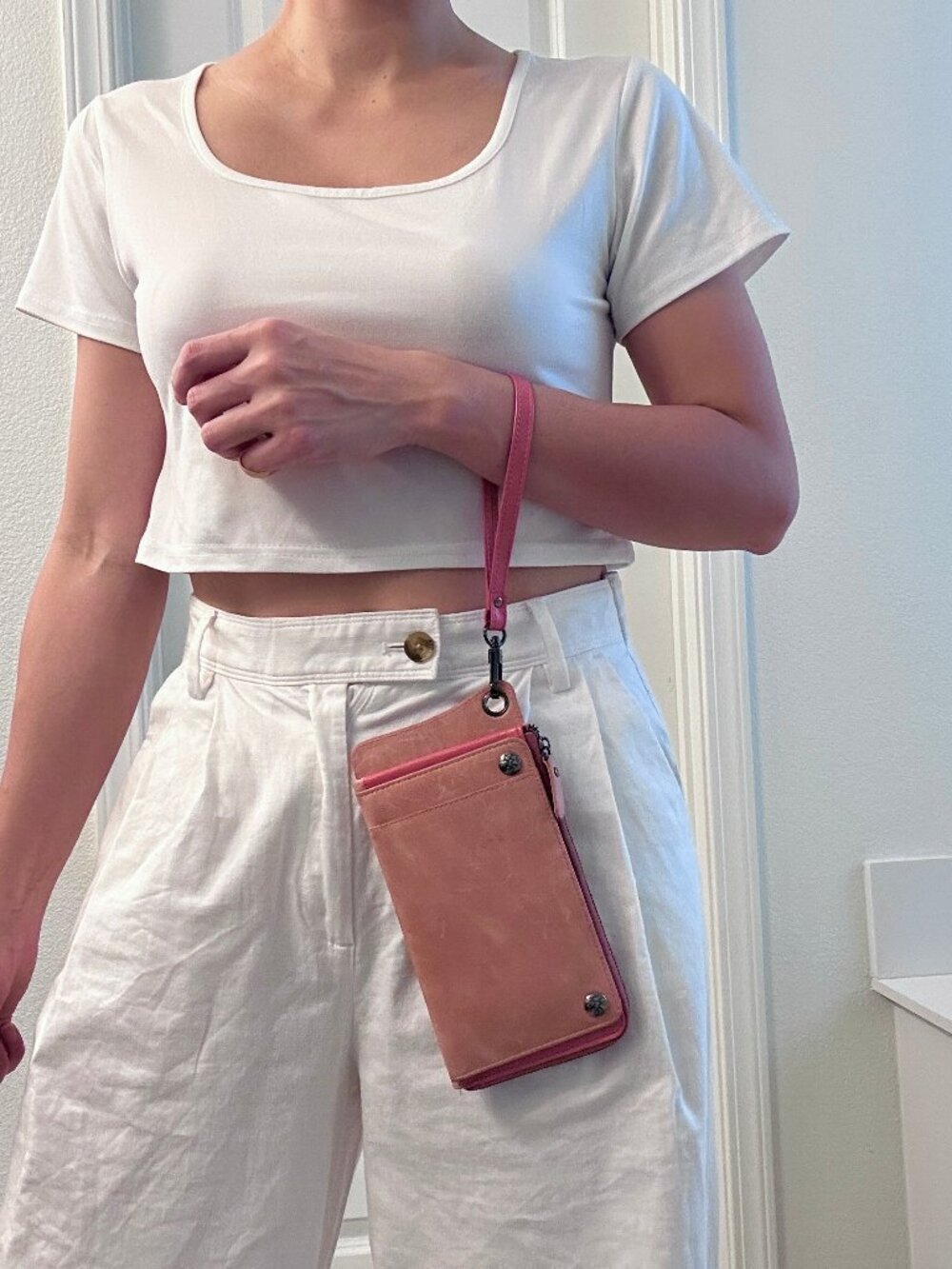 Belle & Bloom Brand New Genuine Leather Purse/Wallet/ Wristlet Sand Pink